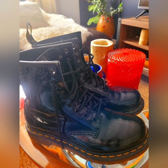 Dr.Marten black patent size 6 boots 1460 - Picture 1 of 5